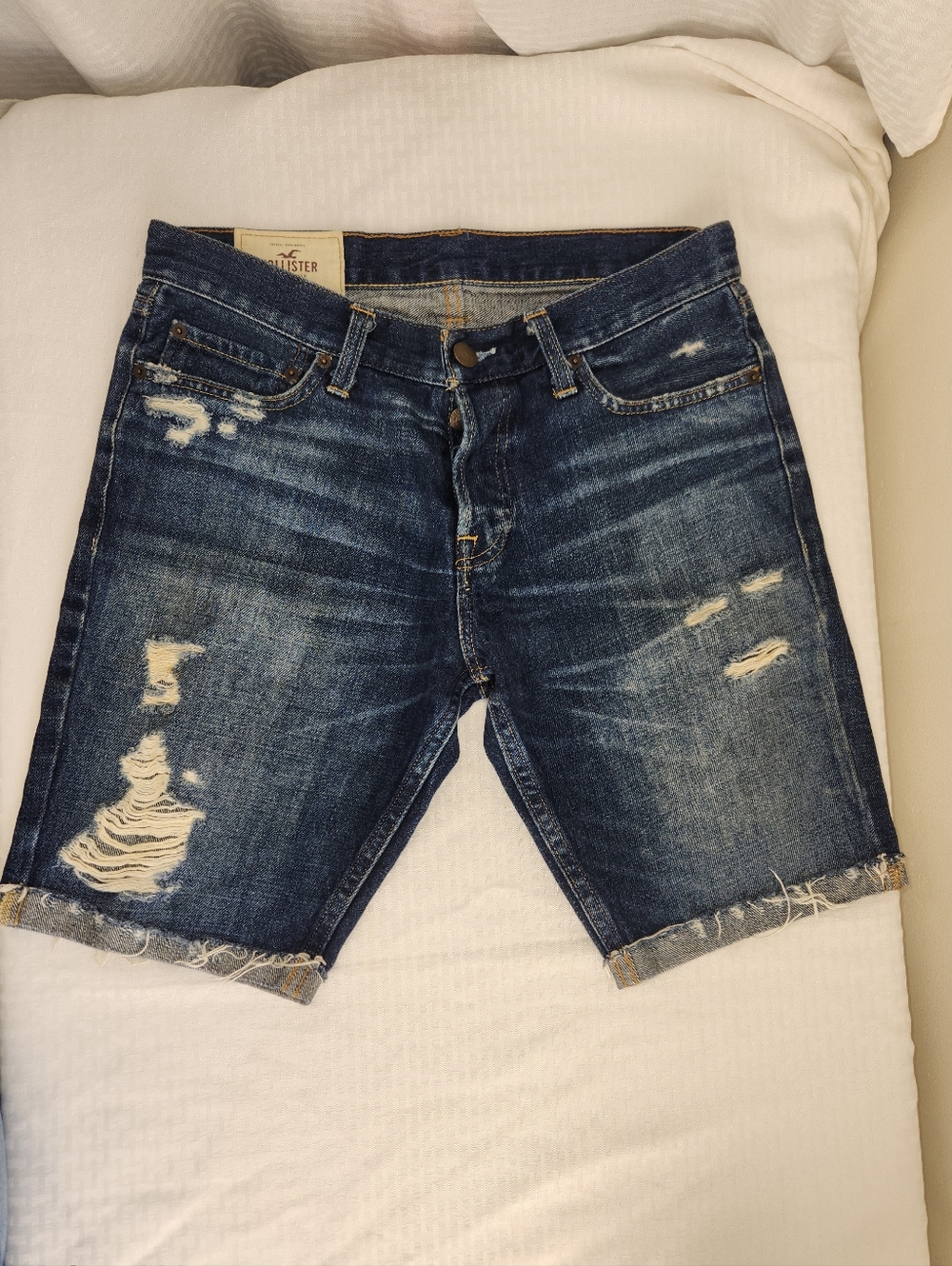 Hollister Men’s Dark Blue Distressed Denim Shorts Sz 30.   #B01